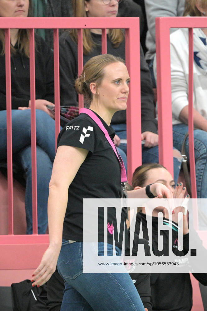 Miriam Hirsch (TusSies Metzingen, Trainerin) TusSies Metzingen vs. HB Ludwigsburg, Handball, HBF, 9.Ligaspieltag, Saison 2024 2025, 27.12.2024 TusSies Metzingen vs. HB Ludwigsburg, Handball, HBF, 9.Ligaspieltag, Saison 2024 2025, 27.12.2024 Tuebingen