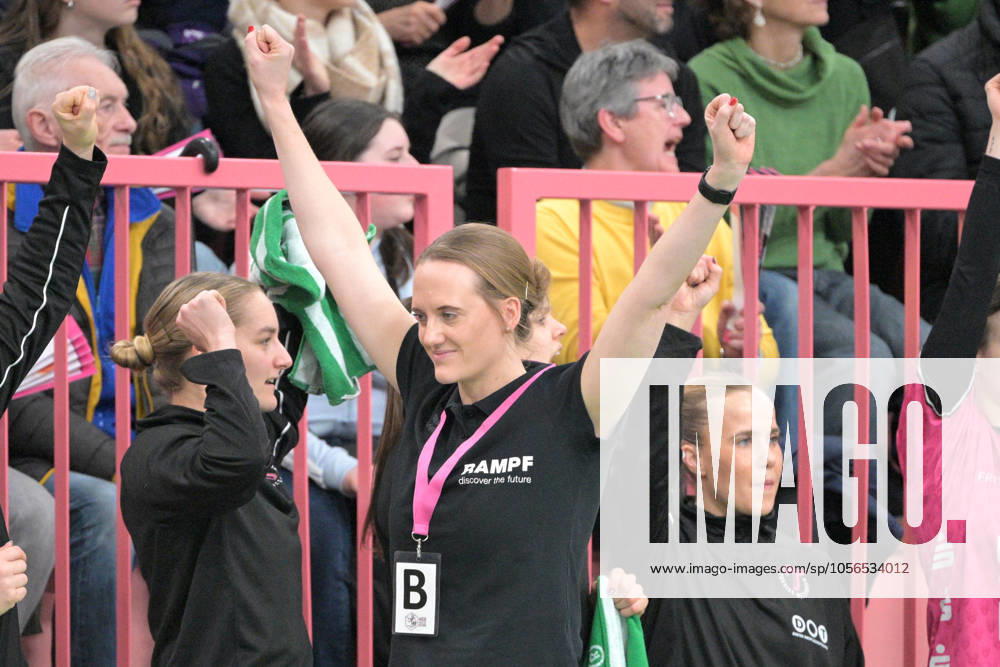 Miriam Hirsch (TusSies Metzingen, Trainerin) TusSies Metzingen vs. HB Ludwigsburg, Handball, HBF, 9.Ligaspieltag, Saison 2024 2025, 27.12.2024 TusSies Metzingen vs. HB Ludwigsburg, Handball, HBF, 9.Ligaspieltag, Saison 2024 2025, 27.12.2024 Tuebingen