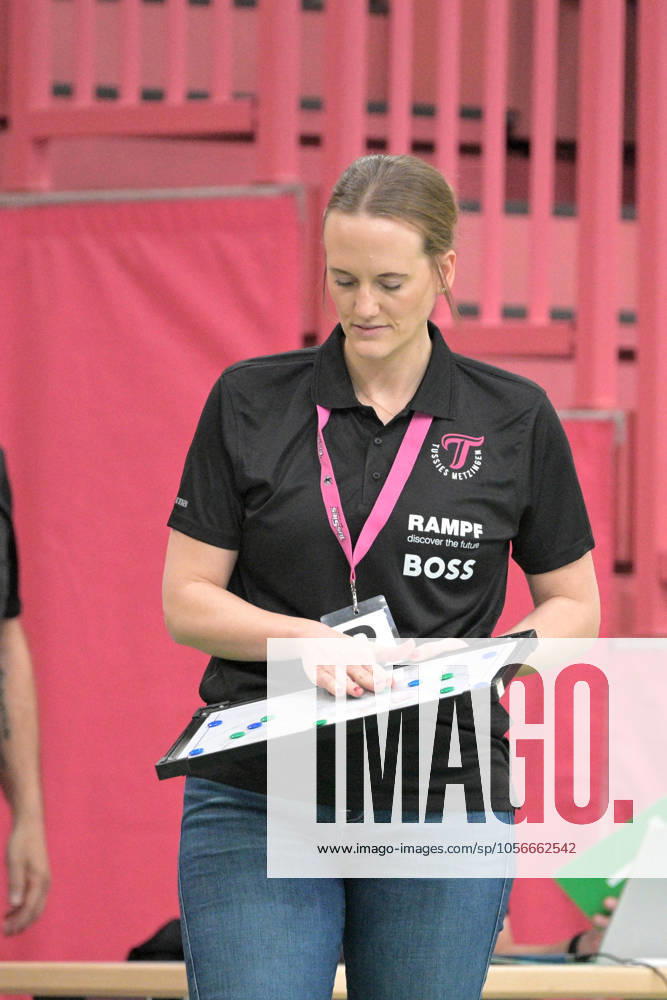 Miriam Hirsch (TusSies Metzingen, Trainerin) TusSies Metzingen vs. Union Neckarsulm, Handball, HBF, 10.Ligaspieltag, Saison 2024 2025, 29.12.2024 TusSies Metzingen vs. Sport-Union Neckarsulm, Handball, HBF, 10.Ligaspieltag, Saison 2024 2025, 29.12.2024 Tuebingen