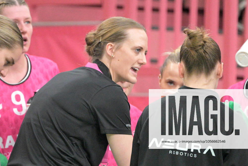 Miriam Hirsch (TusSies Metzingen, Trainerin) TusSies Metzingen vs. Union Neckarsulm, Handball, HBF, 10.Ligaspieltag, Saison 2024 2025, 29.12.2024 TusSies Metzingen vs. Sport-Union Neckarsulm, Handball, HBF, 10.Ligaspieltag, Saison 2024 2025, 29.12.2024 Tuebingen