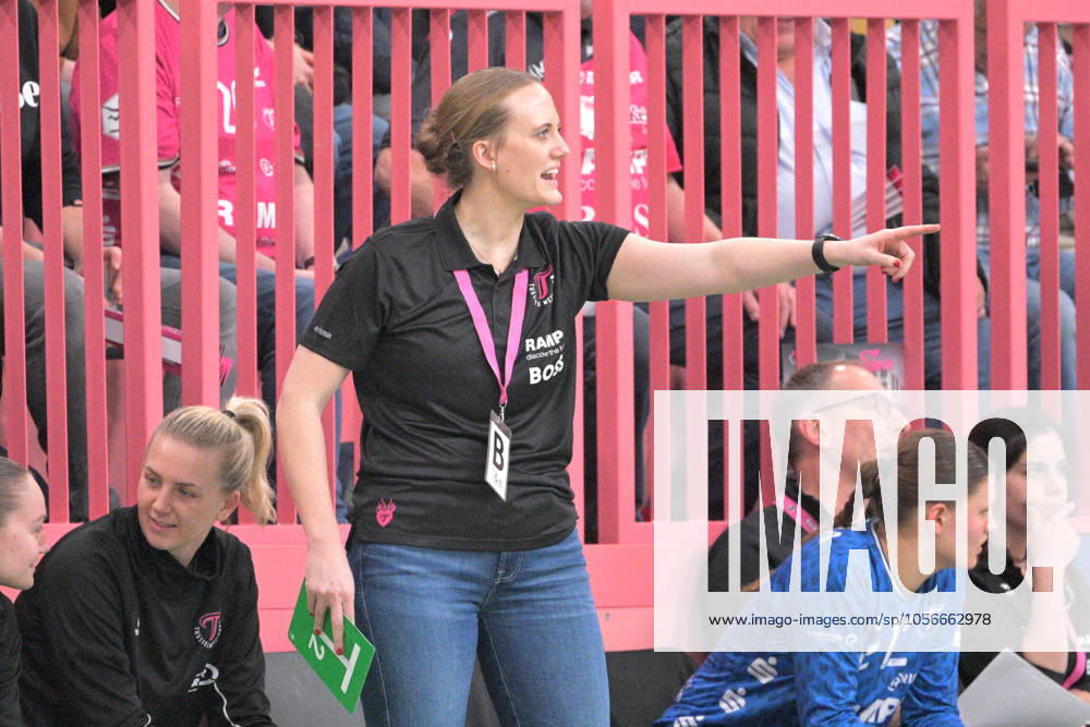 Miriam Hirsch (TusSies Metzingen, Trainerin) TusSies Metzingen vs. Union Neckarsulm, Handball, HBF, 10.Ligaspieltag, Saison 2024 2025, 29.12.2024 TusSies Metzingen vs. Sport-Union Neckarsulm, Handball, HBF, 10.Ligaspieltag, Saison 2024 2025, 29.12.2024 Tuebingen
