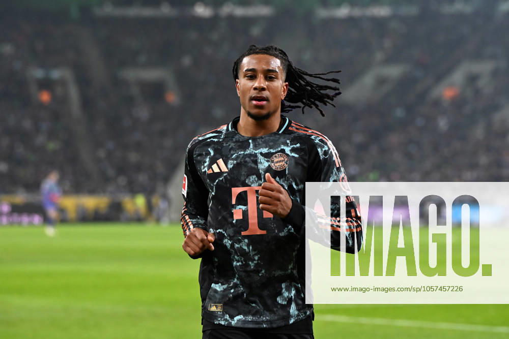 Michael Olise (FC Bayern Muenchen) schaut waehrend des Spiels der 1. Bundesliga zwischen Borussia Mönchengladbach und FC Bayern München, Stadion im Borussia-Park am 11. January 2025 in Mönchengladbach, Deutschland. (Foto von Ralf Treese DeFodi Images) +++ Michael Olise (FC Bayern Muenchen) looks on during the Bundesliga match between Borussia Mönchengladbach and FC Bayern München at Stadium in Borussia-Park on January 11, 2025 in Mönchengladbach, Germany. (Photo by Ralf Treese DeFodi Images) DFL regulations prohibit any use of photographs as image sequences and or quasi-video. Defodi-521_BMGFCB20250111_029