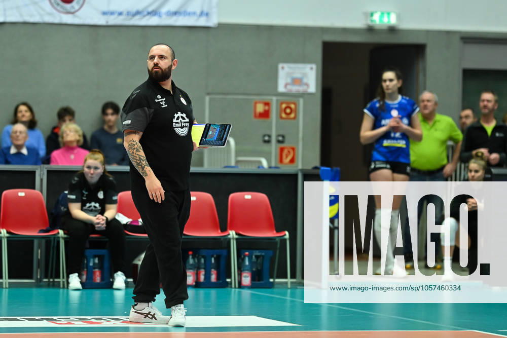 Konstantin Bitter (Cheftrainer Allianz MTV Stuttgart) Dresdner SC vs. Allianz MTV Stuttgart, 1. Volleyball Bundesliga Frauen, Spielzeit 2024 2025, 11.01.2025 Dresdner SC vs. Allianz MTV Stuttgart, 1. Volleyball Bundesliga Frauen, Spielzeit 2024 2025, 11.01.2025 Dresden