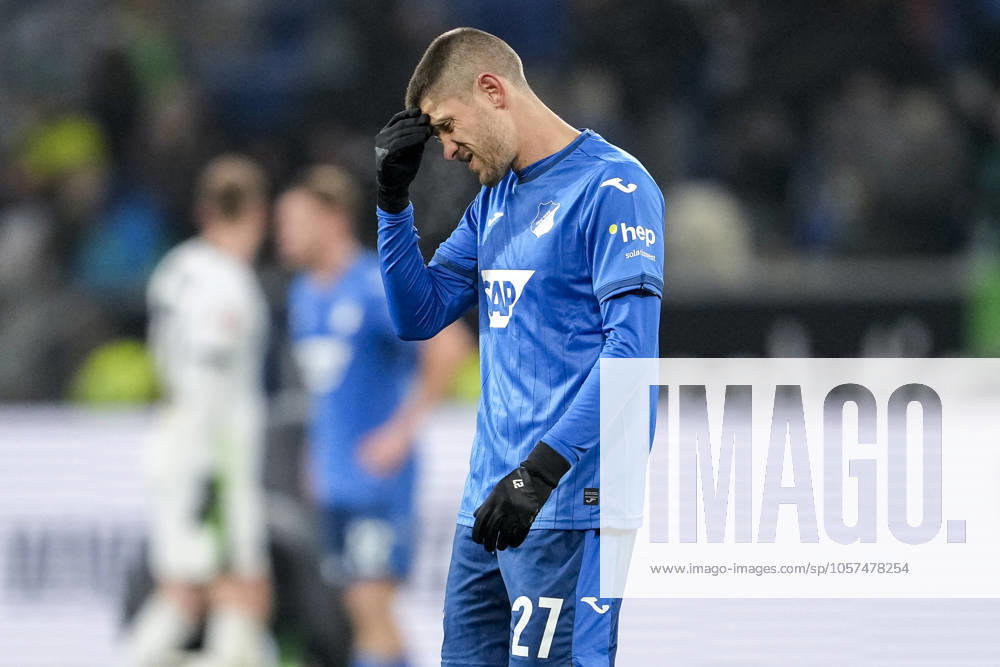 Andrej Kramaric (Hoffenheim, 27), Spieler der TSG 1899 Hoffenheim, Einzelbild, Einzelfoto, Aktion, Action, enttäuscht über die Niederlage, Enttäuschung nach dem Schlusspfiff, Highlight, Verlierer, verloren, Frustration, disappointed, pessimistisch, 11.01.2025, Sinsheim (Deutschland), Fussball, Bundesliga, TSG 1899 Hoffenheim - VfL Wolfsburg, DFB DFL REGULATIONS PROHIBIT ANY USE OF PHOTOGRAPHS AS IMAGE SEQUENCES AND OR QUASI-VIDEO.