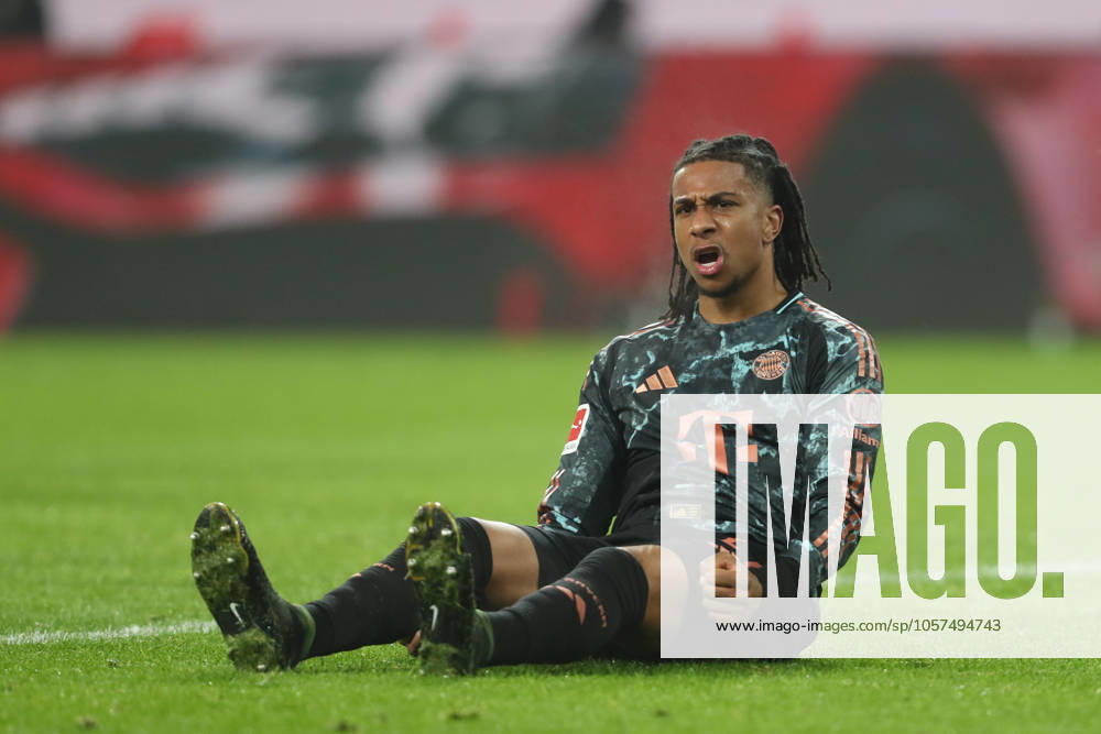 Michael Olise (FC Bayern München) gestikuliert, Gestik waehrend des Spiels der 1. Bundesliga zwischen Borussia Mönchengladbach und FC Bayern München, Stadion im Borussia-Park am 11. January 2025 in Mönchengladbach, Deutschland. (Foto von Oliver Kaelke DeFodi Images) +++ Michael Olise (FC Bayern München) gestures during the Bundesliga match between Borussia Mönchengladbach and FC Bayern München at Stadium in Borussia-Park on January 11, 2025 in Mönchengladbach, Germany. (Photo by Oliver Kaelke DeFodi Images) DFL regulations prohibit any use of photographs as image sequences and or quasi-video. (Photo by Oliver Kaelke DeFodi Images) Defodi-678_2025_01_11_OK_BMGFCB_1689