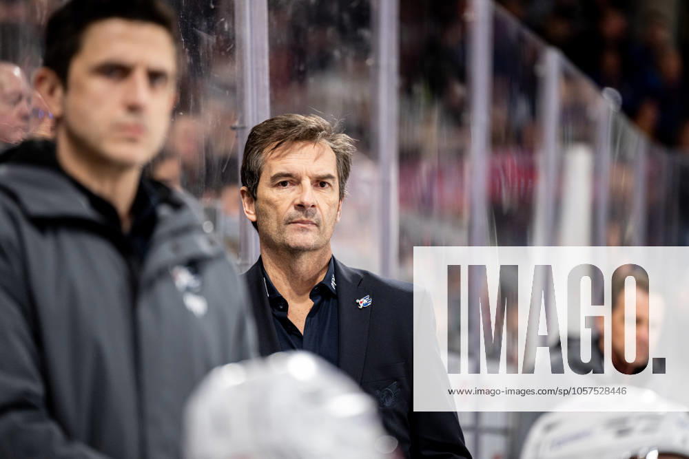 Dallas Eakins (Trainer, Coach, Headcoach, Adler Mannheim ), Nuernberg Ice Tigers vs. Adler Mannheim, Eishockey, Penny DEL, 36. Spieltag, 12.01.2025, Nuernberg Ice Tigers vs. Adler Mannheim, Eishockey, Penny DEL, 36. Spieltag, 12.01.2025 Nuernberg
