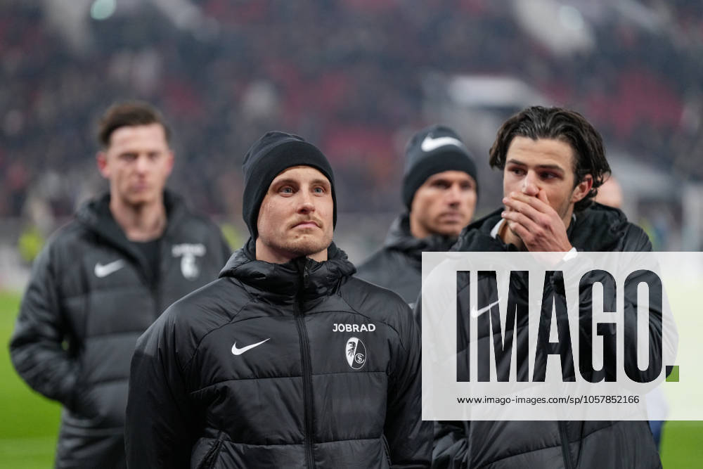 Maximilian Eggestein (SC Freiburg, 08) und Merlin Röhl Merlin Roehl (SC Freiburg, 34) frustriert nach der hohen Niederlage , Fussball, 1. Bundesliga, 18.Spieltag, 2024 2025, VfB Stuttgart vs. SC Freiburg, 18.01.2025, MHP Arena, Stuttgart, Deutschland DFL REGULATIONS PROHIBIT ANY USE OF PHOTOGRAPHS AS IMAGE SEQUENCES AND OR QUASI-VIDEO. Stuttgart MHP Arena Baden-Württemberg Deutschland