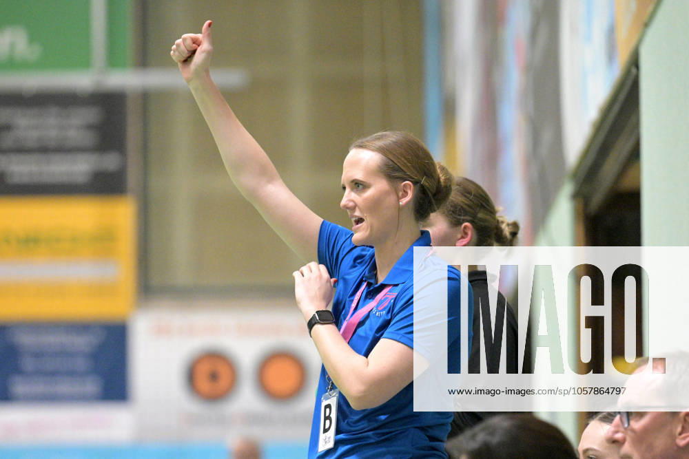 Miriam Hirsch (TusSies Metzingen, Trainerin) Jubelt TusSies Metzingen vs. Buxtehuder SV, Handball, HBF, 13.Ligaspieltag, Saison 2024 2025, 18.01.2025 TusSies Metzingen vs. Buxtehuder SV, Handball, HBF, 13.Ligaspieltag, Saison 2024 2025, 18.01.2025 Metzingen