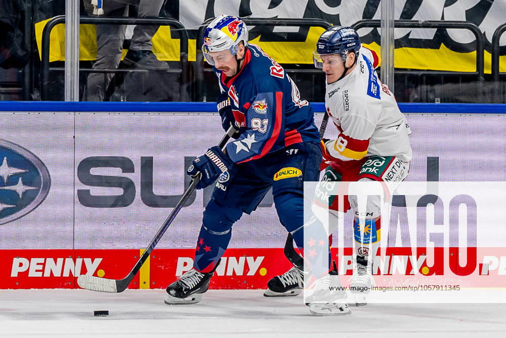 Kampf um den Puck Zweikampf zwischen Maximilian Kastner (EHC Red Bull Muenchen, 93) und Laurin Braun (Duesseldorfer EG, 18). GER, EHC Red Bull Muenchen vs. Duesseldorfer EG, Eishockey, DEL, 38. Spieltag, Saison 2024 2025, 19.01.2025. GER, EHC Red Bull Muenchen vs. Duesseldorfer EG, Eishockey, DEL, 38. Spieltag, Saison 2024 2025, 19.01.2025. Muenchen