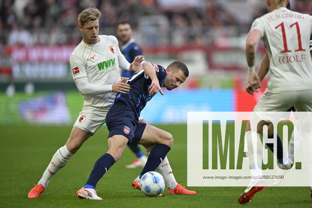 Zweikampf, Aktion Budu Zivzivadze Siwsiwadse 1. FC Heidenheim 1846 FCH (12) gegen Arne Maier FC Augsburg FCA (10) FC Augsburg FCA vs 1. FC Heidenheim FCH 25.01.2025 DFL REGULATIONS PROHIBIT ANY USE OF PHOTOGRAPHS AS IMAGE SEQUENCES AND OR QUASI-VIDEO FC Augsburg FCA vs 1. FC Heidenheim FCH