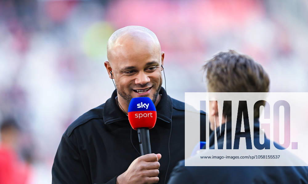 Trainer Vincent Kompany (FC Bayern Muenchen) spricht und lacht waehrend eines Interviews vor dem Spiel der 1. Bundesliga zwischen SC Freiburg und FC Bayern München, Europa-Park Stadion am 25. January 2025 in Freiburg, Deutschland. (Foto von Silas Schueller DeFodi Images) +++ Coach Vincent Kompany (FC Bayern Muenchen) speaks and laughs during an interview before the Bundesliga match between SC Freiburg and FC Bayern München at Europa-Park Stadium on January 25, 2025 in Freiburg, Germany. (Photo by Silas Schueller DeFodi Images) DFL regulations prohibit any use of photographs as image sequences and or quasi-video. (Photo by Silas Schueller DeFodi Images) Defodi-738_738_SCFBAY_20250125_262
