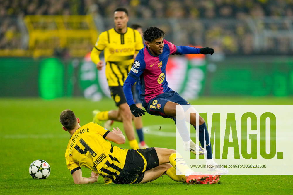 Nico Schlotterbeck (Borussia Dortmund) und Lamine Yamal FC Barcelona, Barca battle for the ball during the UEFA Champions League 2024 25 League Phase MD6 match between Borussia Dortmund and FC Barcelona at Signal Iduna Park on December 11, 2024 in Dortmund, Germany. (Photo by Alex Gottschalk DeFodi Images) Defodi-001_ar20241211_1326836