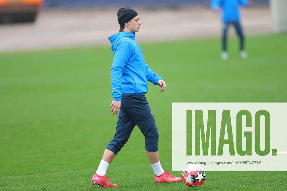 RB Leipzig - Training Champions League Leipzig, 28.01.2025, RBL Trainingszentrum, UEFA Champions League, RB LEIPZIG Abschlusstraining vorm morgigen Spiel bei Sturm Graz , Im Bild: Viggo Gebel , Nur zur redaktionellen Nutzung. Editorial use only. ,