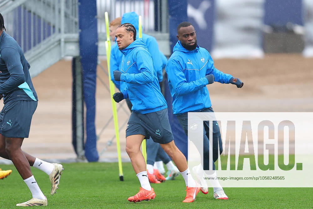 RB Leipzig - Training Champions League Leipzig, 28.01.2025, RBL Trainingszentrum, UEFA Champions League, RB LEIPZIG Abschlusstraining vorm morgigen Spiel bei Sturm Graz , Im Bild: Lois Openda und Lutsharel Geertruida , Nur zur redaktionellen Nutzung. Editorial use only. ,