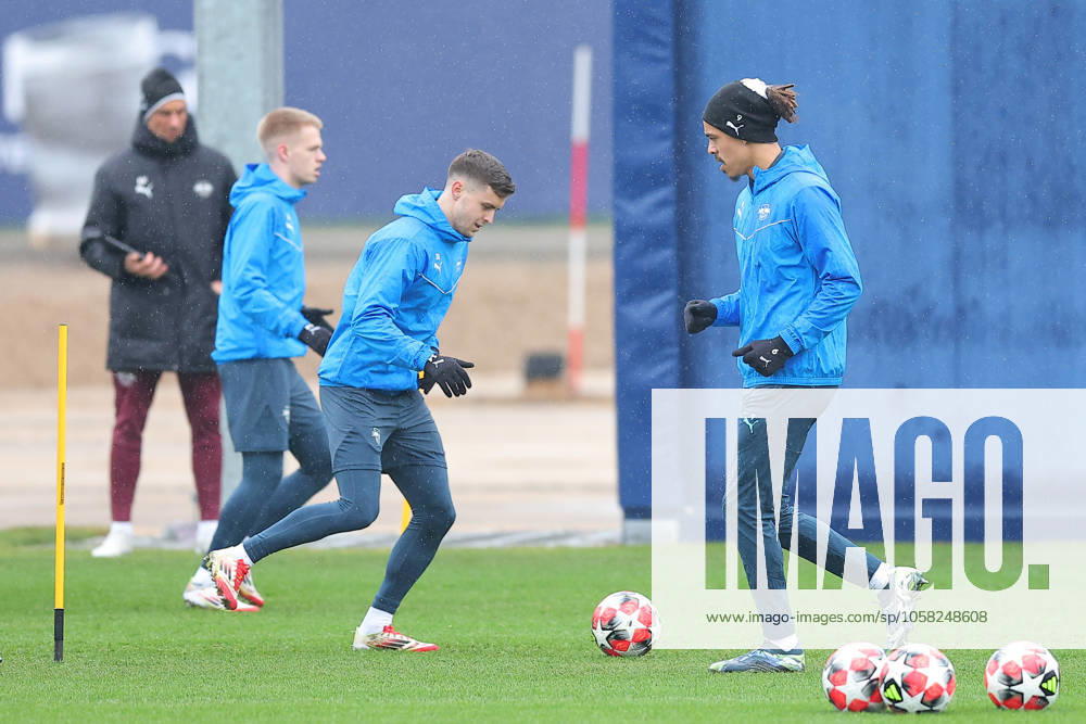 RB Leipzig - Training Champions League Leipzig, 28.01.2025, RBL Trainingszentrum, UEFA Champions League, RB LEIPZIG Abschlusstraining vorm morgigen Spiel bei Sturm Graz , Im Bild v.l.: Christoph Baumgartner und Yussuf Yurary Poulsen , Nur zur redaktionellen Nutzung. Editorial use only. ,