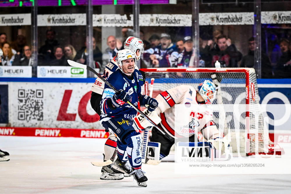 Torjubel, Jubel, Freude bei Torschütze Christian Thomas (Iserlohn Roosters, 27), GER, Iserlohn Roosters vs. Nuernberg Ice Tigers, Eishockey, Penny-DEL, 41. Spieltag, Spielzeit 2024 2025, 28.01.2025, GER, Iserlohn Roosters vs. Nuernberg Ice Tigers, Eishockey, Penny-DEL, 41. Spieltag, Spielzeit 2024 2025, 28.01.2025 Iserlohn