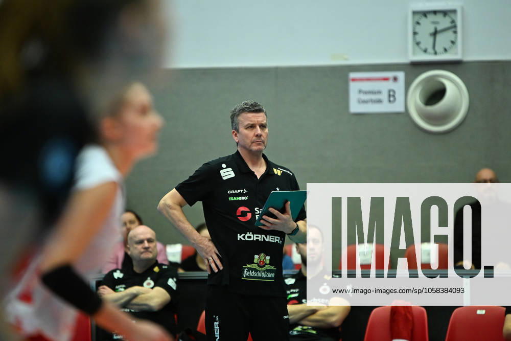Alexander Waibl (Cheftrainer Dresdner SC) Dresdner SC vs. Schwarz Weiss Erfurt, 1. Volleyball Bundesliga Frauen, Spielzeit 2024 2025, 01.02.2025 Dresdner SC vs. Schwarz Weiss Erfurt, 1. Volleyball Bundesliga Frauen, Spielzeit 2024 2025, 01.02.2025 Dresden