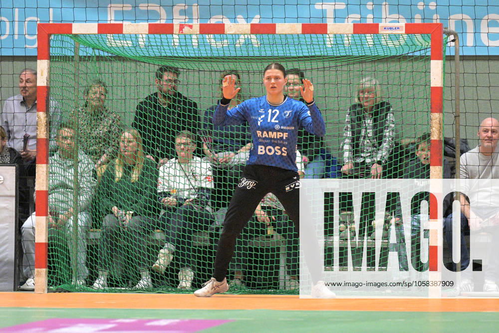 Marie Kristin Weiss (TusSies Metzingen, 12) im Tor TusSies Metzingen vs. HSG Blomberg-Lippe, Handball, HBF, 15.Ligaspieltag, Saison 2024 2025, 01.02.2025 TusSies Metzingen vs. HSG Blomberg-Lippe, Handball, HBF, 15.Ligaspieltag, Saison 2024 2025, 01.02.2025 Metzingen