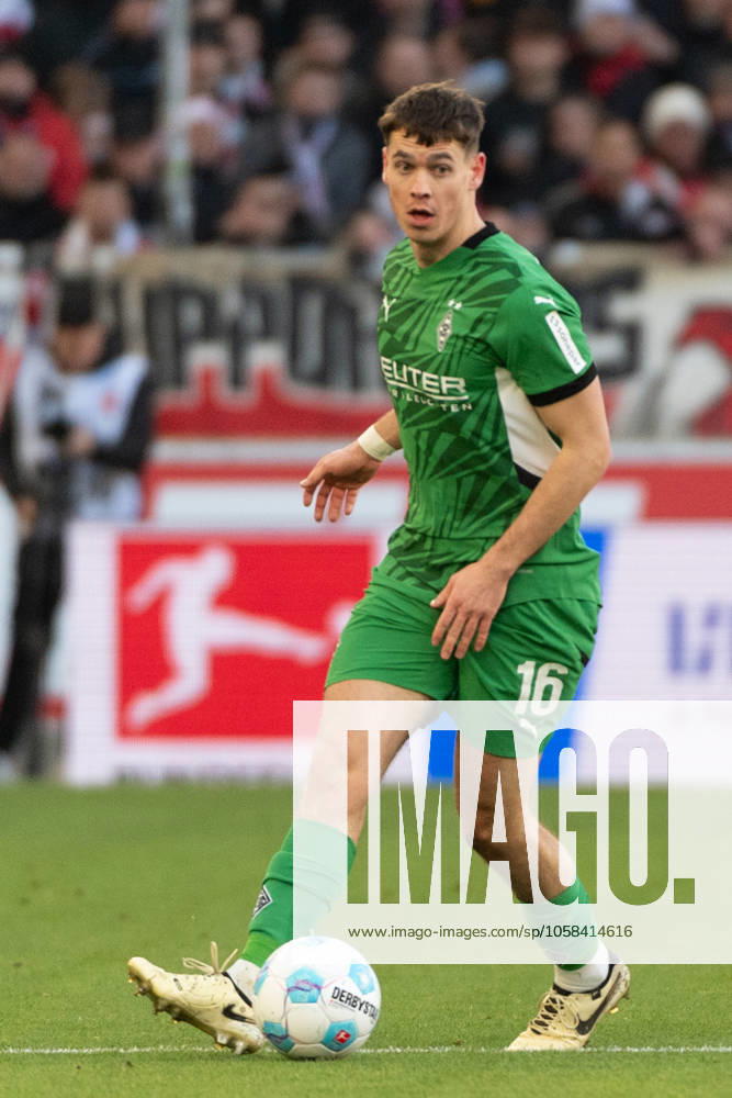 Philipp Sander (Borussia Moenchengladbach, 16) GER, VfB Stuttgart vs. Borussia Moenchengladbach, Fussball, Herren, 1. Bundesliga, 20. Spieltag, Spielzeit 2024 2025, 01.02.2025, DFL DFB REGULATIONS PROHIBIT ANY USE OF PHOTOGRAPHS AS IMAGE SEQUENCES AND OR QUASI-VIDEO, GER, VfB Stuttgart vs. Borussia Moenchengladbach, Fussball, Herren, 1. Bundesliga, 20. Spieltag, Spielzeit 2024 2025, 01.02.2025 Stuttgart