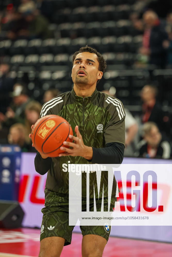 Oscar da Silva (FC Bayern Basketball, 01) beim Aufwaermen vor dem Spiel, GER, FC Bayern Muenchen vs. Alba Berlin, Basketball, easycredit Basketball Bundesliga, BBL, 19. Spieltag, Saison 2024 2025, 02.02.2025, GER, FC Bayern Muenchen vs. Alba Berlin, Basketball, easycredit Basketball Bundesliga, BBL, 19. Spieltag, Saison 2024 2025, 02.02.2025 Muenchen