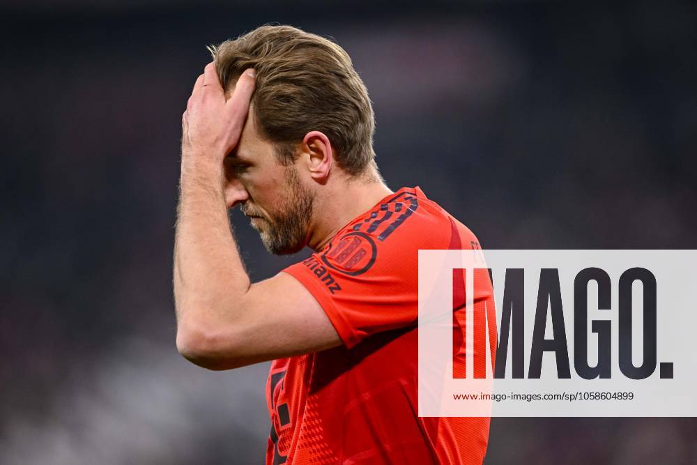 Harry Kane (FC Bayern Muenchen)ä gestikuliert, gestik, enttaeusscht waehrend des Spiels der 1. Bundesliga zwischen FC Bayern München und SV Werder Bremen, Allianz Arena am 07. February 2025 in München, Deutschland. (Foto von Harry Langer DeFodi Images) +++ Harry Kane (FC Bayern Muenchen)ä gestures, looks dejected during the Bundesliga match between FC Bayern München and SV Werder Bremen at Allianz Arena on February 7, 2025 in Munich, Germany. (Photo by Harry Langer DeFodi Images) DFL regulations prohibit any use of photographs as image sequences and or quasi-video. (Photo by Harry Langer DeFodi Images) DFL regulations prohibit any use of photographs as image sequences and or quasi-video. Defodi-541_FCBSVW20250207_319