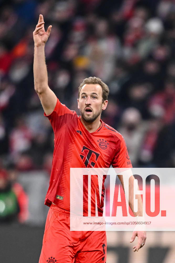 Harry Kane (FC Bayern Muenchen) gestikuliert, gestik waehrend des Spiels der 1. Bundesliga zwischen FC Bayern München und SV Werder Bremen, Allianz Arena am 07. February 2025 in München, Deutschland. (Foto von Harry Langer DeFodi Images) +++ Harry Kane (FC Bayern Muenchen) gestures during the Bundesliga match between FC Bayern München and SV Werder Bremen at Allianz Arena on February 7, 2025 in Munich, Germany. (Photo by Harry Langer DeFodi Images) DFL regulations prohibit any use of photographs as image sequences and or quasi-video. (Photo by Harry Langer DeFodi Images) DFL regulations prohibit any use of photographs as image sequences and or quasi-video. Defodi-541_FCBSVW20250207_311