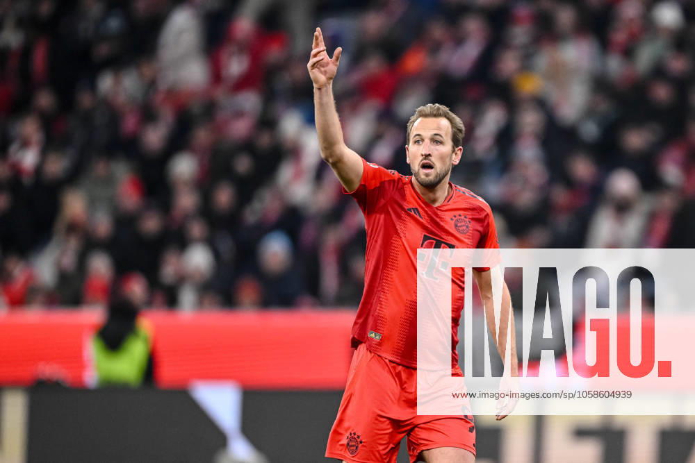 Harry Kane (FC Bayern Muenchen) gestikuliert, gestik waehrend des Spiels der 1. Bundesliga zwischen FC Bayern München und SV Werder Bremen, Allianz Arena am 07. February 2025 in München, Deutschland. (Foto von Harry Langer DeFodi Images) +++ Harry Kane (FC Bayern Muenchen) gestures during the Bundesliga match between FC Bayern München and SV Werder Bremen at Allianz Arena on February 7, 2025 in Munich, Germany. (Photo by Harry Langer DeFodi Images) DFL regulations prohibit any use of photographs as image sequences and or quasi-video. (Photo by Harry Langer DeFodi Images) DFL regulations prohibit any use of photographs as image sequences and or quasi-video. Defodi-541_FCBSVW20250207_310