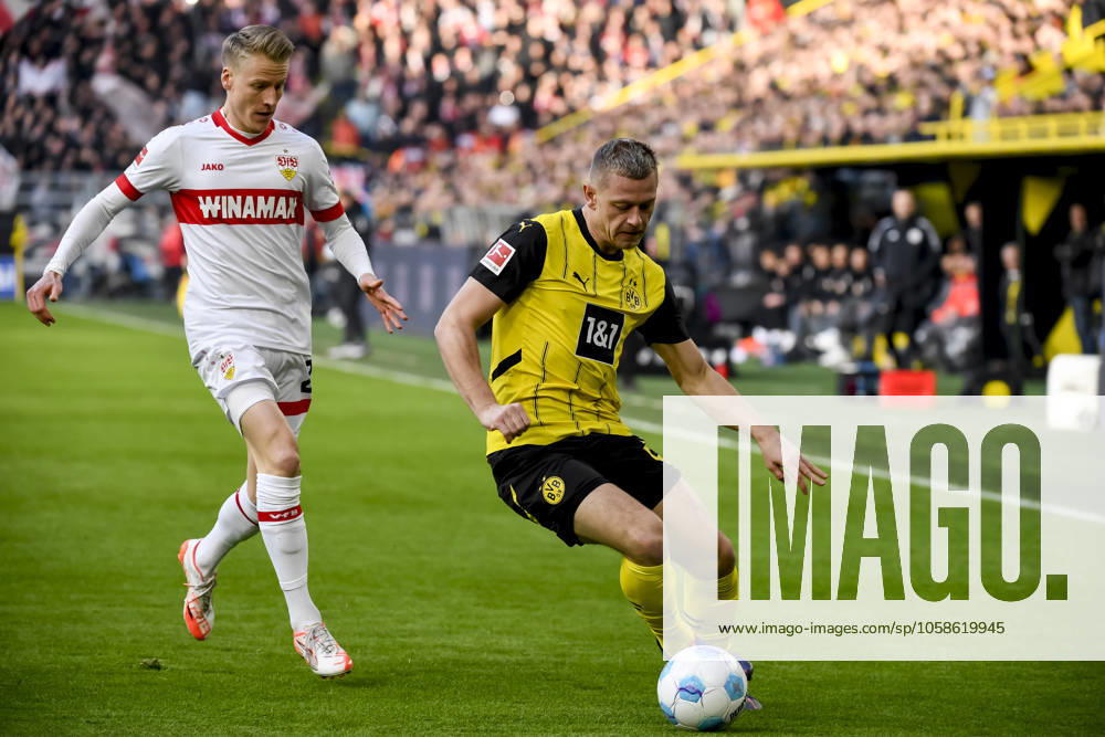 Chris Führich (VfB Stuttgart) und Julian Ryerson (Borussia Dortmund) gestikuliert waehrend des Spiels der 1. Bundesliga zwischen Borussia Dortmund und VfB Stuttgart, SIGNAL IDUNA PARK am 08. February 2025 in Dortmund, Deutschland. (Foto von Max Maiwald DeFodi Images) +++ Chris Führich (VfB Stuttgart) und Julian Ryerson (Borussia Dortmund) gestures during the Bundesliga match between Borussia Dortmund and VfB Stuttgart at Signal Iduna Park on February 8, 2025 in Dortmund, Germany. (Photo by Max Maiwald DeFodi Images) DFL regulations prohibit any use of photographs as image sequences and or quasi-video. (Photo by Max Maiwald DeFodi Images) Defodi-067_BVBVFB20250208_078