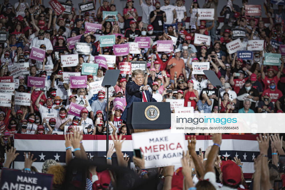 President Donald Trump speaks at a Make America Great Again event, Trumps first campaign rally since contracting Covid 19 at Orlando Sanford International Airport, Florida, USA 12 Oct 2020 Orlando USA xWIXTRÖMxPETERx,