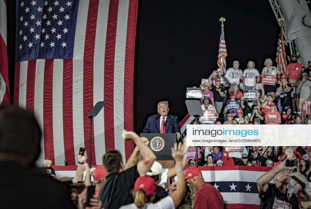 President Donald Trump speaks at a Make America Great Again event, Trumps first campaign rally since contracting Covid 19 at Orlando Sanford International Airport, Florida, USA 12 Oct 2020 Orlando USA xWIXTRÖMxPETERx,