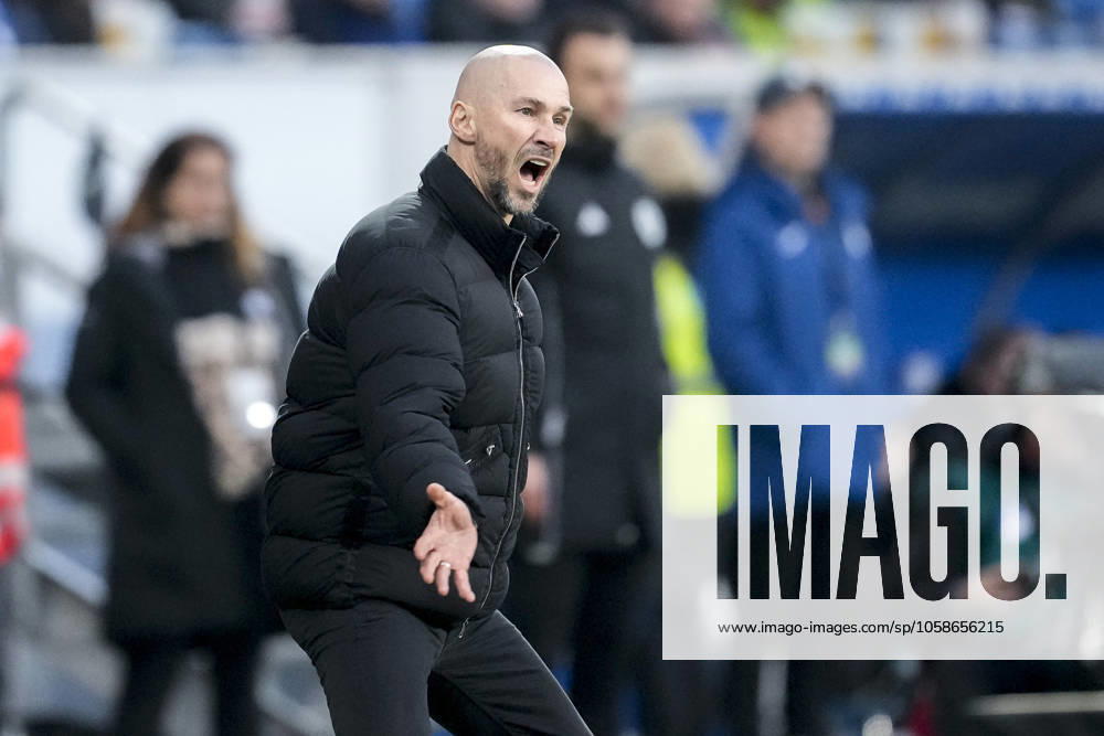 Christian Ilzer (Trainer, Cheftrainer, Hoffenheim), gibt Anweisungen, gestikuliert, mit den Armen gestikulieren, Einzelbild, Einzelfoto, Aktion, Action, ist wütend, ruft, schreit, schreien, schreiend, 08.02.2025, Sinsheim (Deutschland), Fussball, Bundesliga, TSG 1899 Hoffenheim - 1. FC Union Berlin, DFB DFL REGULATIONS PROHIBIT ANY USE OF PHOTOGRAPHS AS IMAGE SEQUENCES AND OR QUASI-VIDEO.