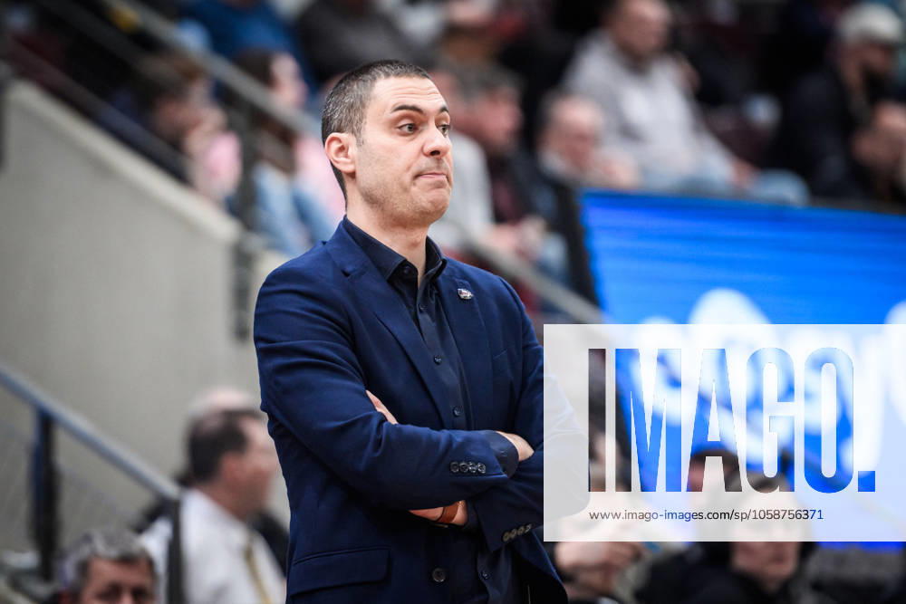Marko Stankovic (Telekom Baskets Bonn, Head-Coach) - kritischer Blick GER, MHP Riesen Ludwigsburg - Telekom Baskets Bonn, easycredit BBL, Basketball, Bundesliga, 21. Spieltag, Spielzeit 2024 2025, 11.02.2025 GER, MHP Riesen Ludwigsburg - Telekom Baskets Bonn, easycredit BBL, Basketball, Bundesliga, 21. Spieltag, Spielzeit 2024 2025, 11.02.2025 Ludwigsburg
