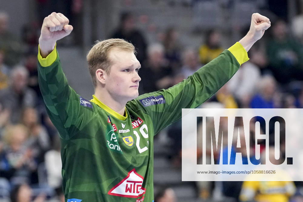 David Späth (Torwart, RNL, 29), Spieler der Rhein-Neckar-Löwen, Jubel, jubeln, jubelt, celebration, Freude, freuen, freut sich, zuversichtlich, optimistisch, positiv, Spielszene, 13.02.2025, Mannheim (Deutschland), Handball, Bundesliga, Rhein-Neckar Löwen - SG BBM Bietigheim