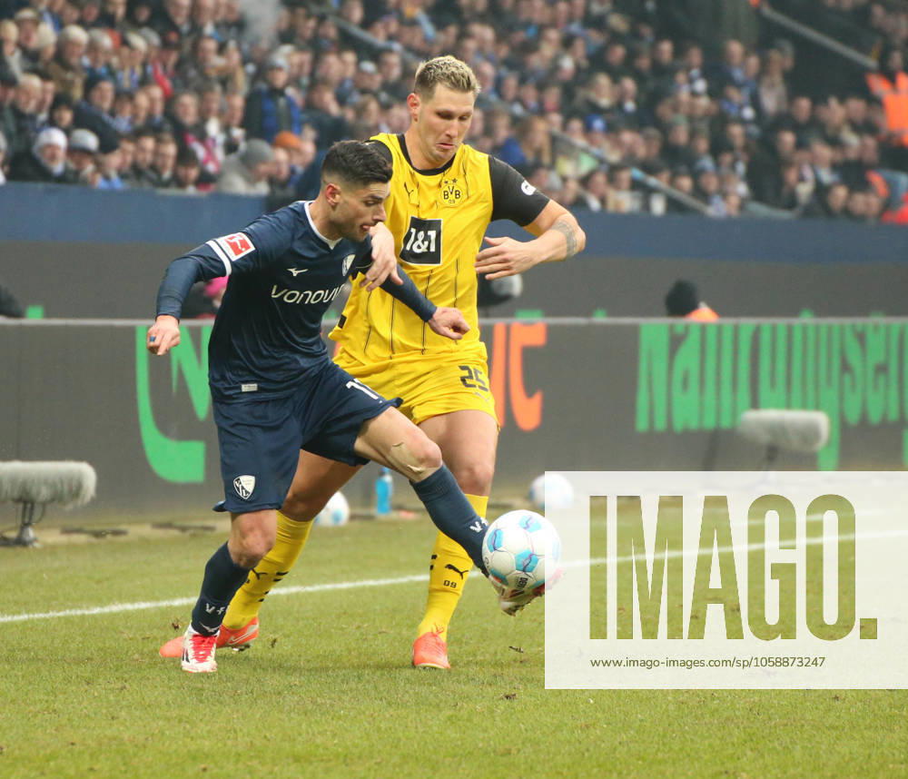 Fussball 1.Bundesliga, VfL Bochum - Borussia Dortmund v.l. Georgios Masouras (VfL Bochum), Niklas Süle (Borussia Dortmund) Bochum