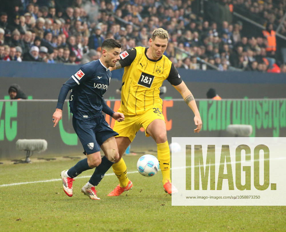 Fussball 1.Bundesliga, VfL Bochum - Borussia Dortmund v.l. Georgios Masouras (VfL Bochum), Niklas Süle (Borussia Dortmund) Bochum