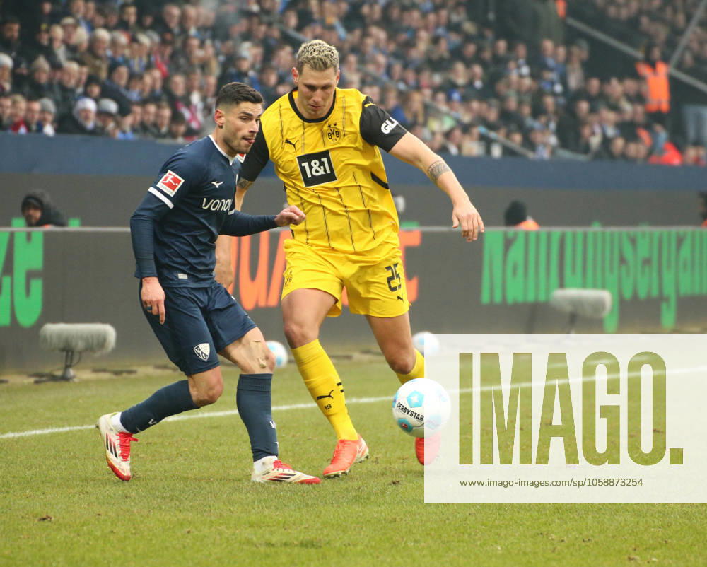 Fussball 1.Bundesliga, VfL Bochum - Borussia Dortmund v.l. Georgios Masouras (VfL Bochum), Niklas Süle (Borussia Dortmund) Bochum