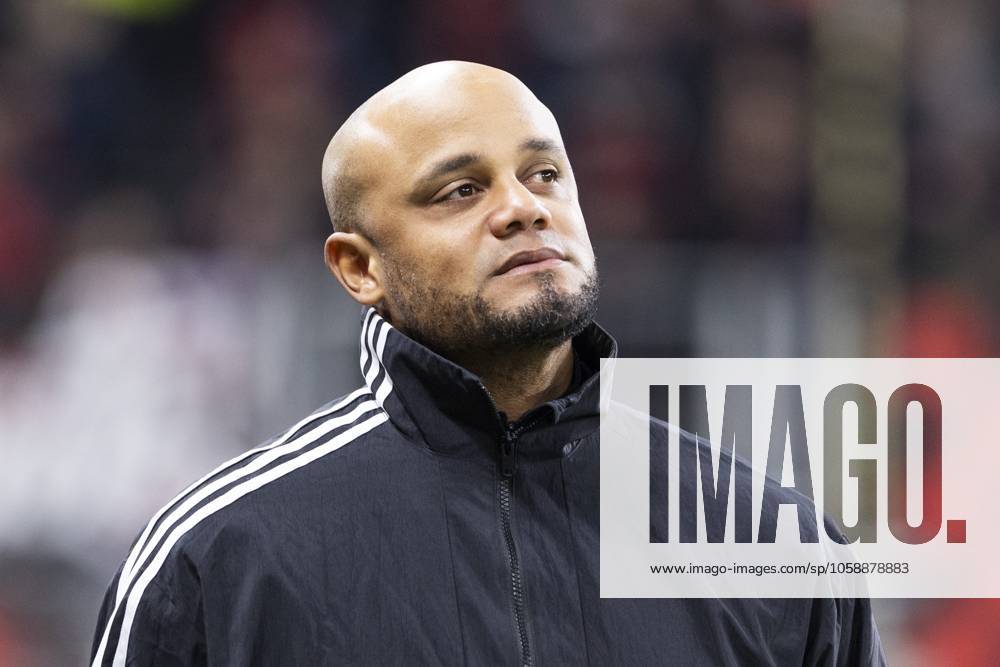 Vincent Kompany (FC Bayern München, Cheftrainer). Leverkusen, Fussball 1.Bundesliga 22. Spieltag, Spieltag 22, Bayer 04 Leverkusen - FC Bayern München, 15.02.2024, BayArena, Leverkusen. DFL regulations prohibit any use of photographs as image sequences and or quasi-video Â