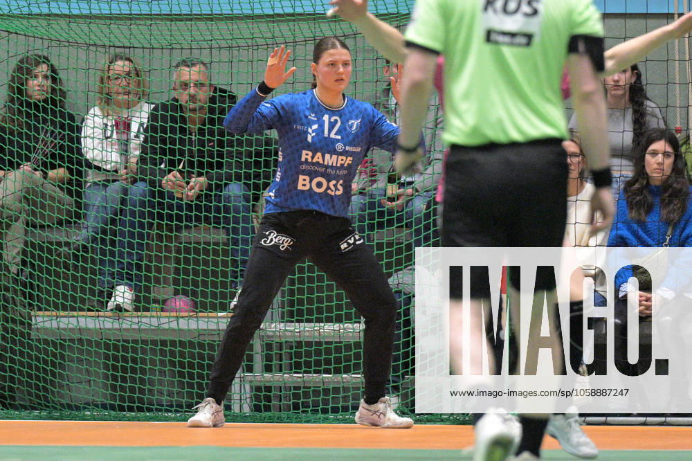 Marie Kristin Weiss (TusSies Metzingen, 12) im Tor TusSies Metzingen vs. BSV Sachsen Zwickau, Handball, HBF, 17.Ligaspieltag, Saison 2024 2025, 15.02.2025 TusSies Metzingen vs. BSV Sachsen Zwickau, Handball, HBF, 17.Ligaspieltag, Saison 2024 2025, 15.02.2025 Metzingen