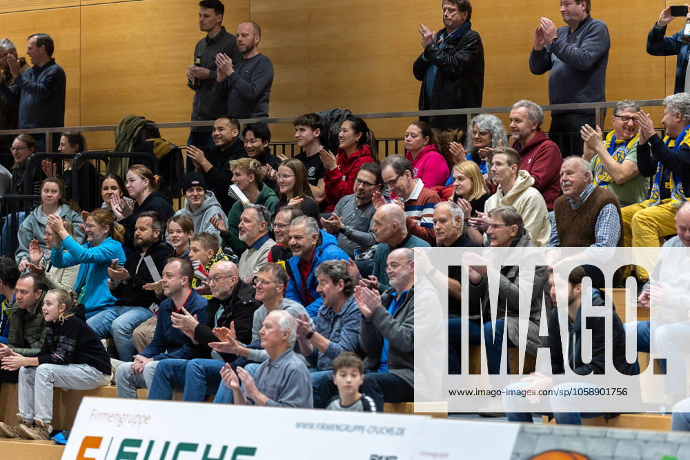 Fan, Fans, Zuschauer, jubelt, Jubel, positive Emotionen, positive Emotion, SV Schwaig Volleyball - Blue Volleys Gotha, Volleyball, 2. Bundesliga Sued, , 15.02.2025 SV Schwaig Volleyball - Blue Volleys Gotha, Volleyball, 2. Bundesliga Sued, , 15.02.2025 Schwaig