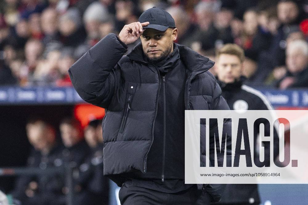 Vincent Kompany (FC Bayern München, Cheftrainer). Leverkusen, Fussball 1.Bundesliga 22. Spieltag, Spieltag 22, Bayer 04 Leverkusen - FC Bayern München, 15.02.2024, BayArena, Leverkusen. DFL regulations prohibit any use of photographs as image sequences and or quasi-video Â