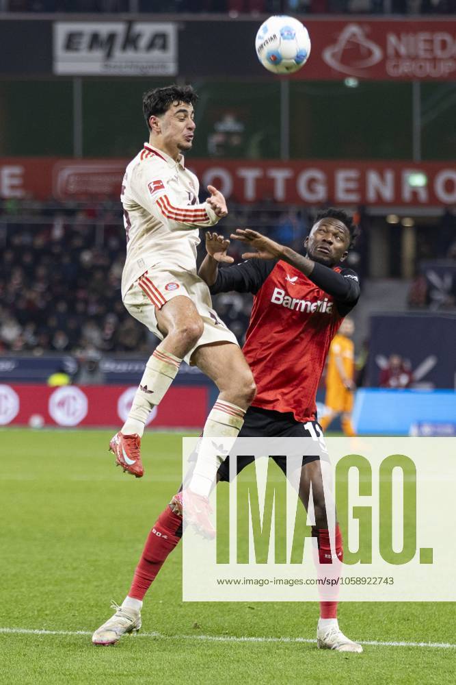 Aleksandar Pavlovic (FC Bayern München, 45), Edmond Tapsoba (Bayer 04 Leverkusen, 12). Leverkusen, Fussball 1.Bundesliga 22. Spieltag, Spieltag 22, Bayer 04 Leverkusen - FC Bayern München, 15.02.2024, BayArena, Leverkusen. DFL regulations prohibit any use of photographs as image sequences and or quasi-video Â