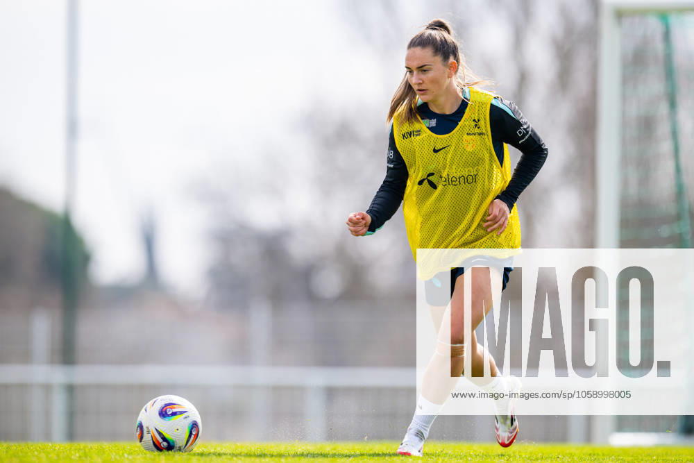 Vilde Boe Risa of the Norwegian women s national football team during a training session on February 18, 2025 in Toulouse. Photo: Vegard Grott BILDBYRAN kod VG VG0714 bbeng fotboll football soccer fotball norge norway women dam nations league träning practice training trening