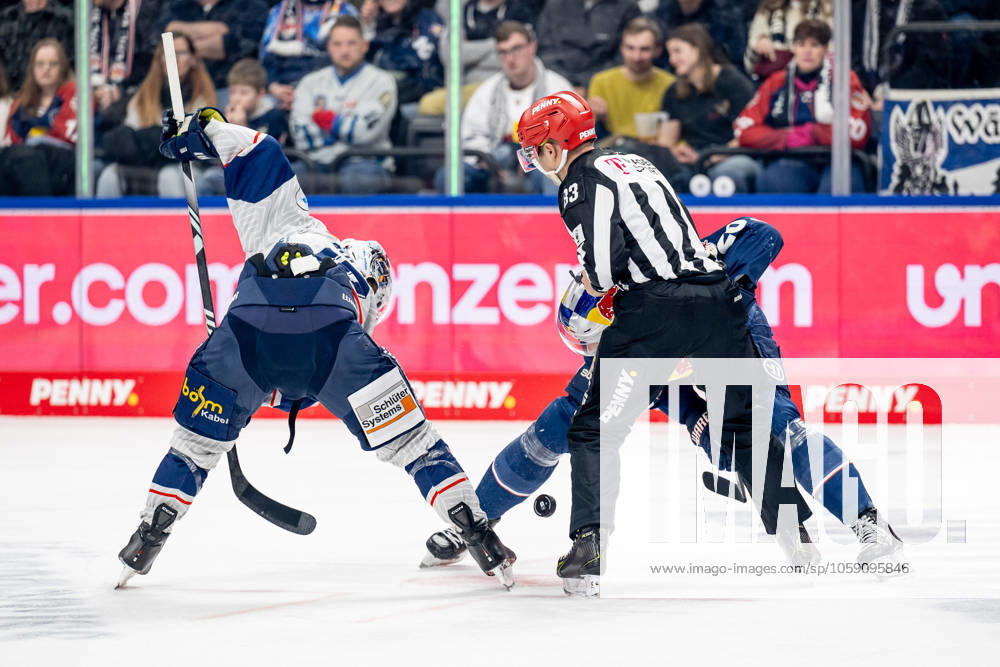 Linesperson David Tschirner fuehrt ein Bully Faceoff aus zwischen Tyler Boland (Iserlohn Roosters, 10) und Andreas Eder (EHC Red Bull Muenchen, 20). GER, EHC Red Bull Muenchen vs. Iserlohn Roosters, Eishockey, DEL, 47. Spieltag, Saison 2024 2025, 21.02.2025. GER, EHC Red Bull Muenchen vs. Iserlohn Roosters, Eishockey, DEL, 47. Spieltag, Saison 2024 2025, 21.02.2025. Muenchen
