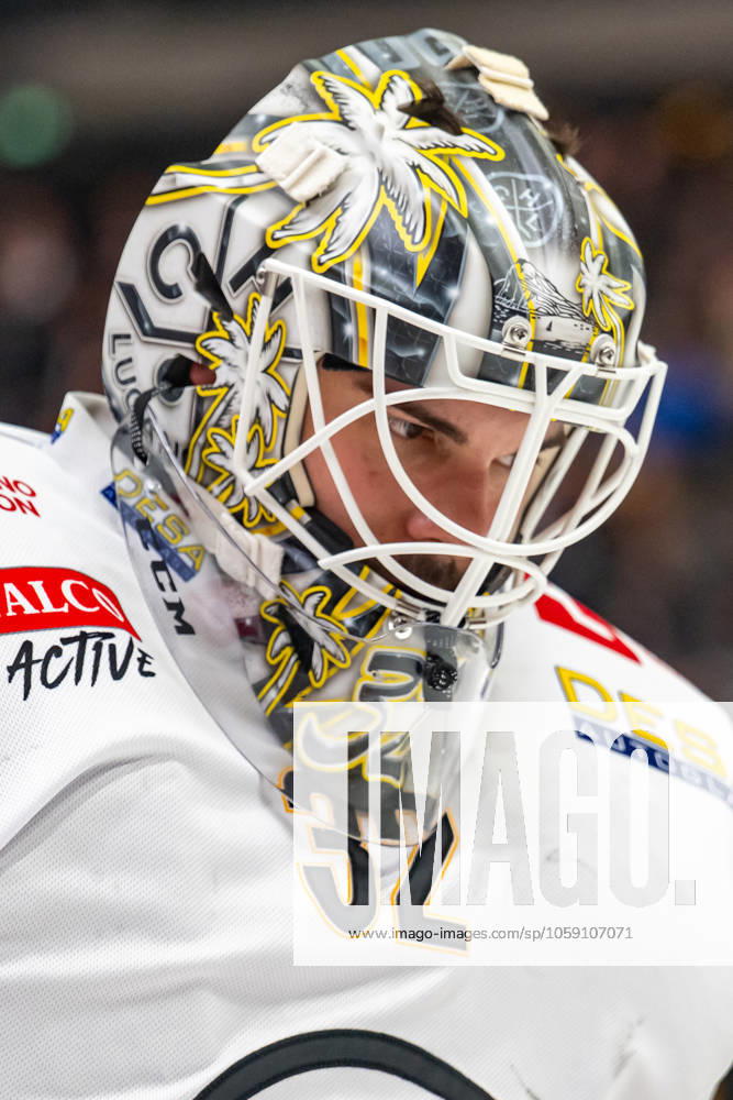NL : Lausanne HC - HC Lugano 21.02.2025, Lausanne, Vaudoise Arena, NL: Lausanne HC - HC Lugano. Adam Huska (32, HC Lugano) during the Swiss National League Ice hockey, Eishockey championship match between Lausanne HC and HC Lugano the Friday 21.02.2025 at the Vaudoise Arena in Lausanne, Switzerland. Lausanne Vaudoise Arena Vaud Switzerland
