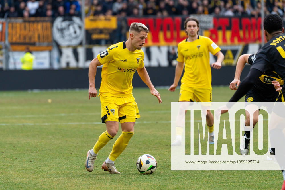 Lukas Scepanik (Alemannia Aachen, 08) TSV Alemannia Aachen vs. Borussia Dortmund II, Fussball, 3. Liga, 25. Spieltag, Saison 2024 2025, 22.02.2025 TSV Alemannia Aachen vs. Borussia Dortmund II, Fussball, 3. Liga, 25. Spieltag, Saison 2024 2025, 22.02.2025 Aachen