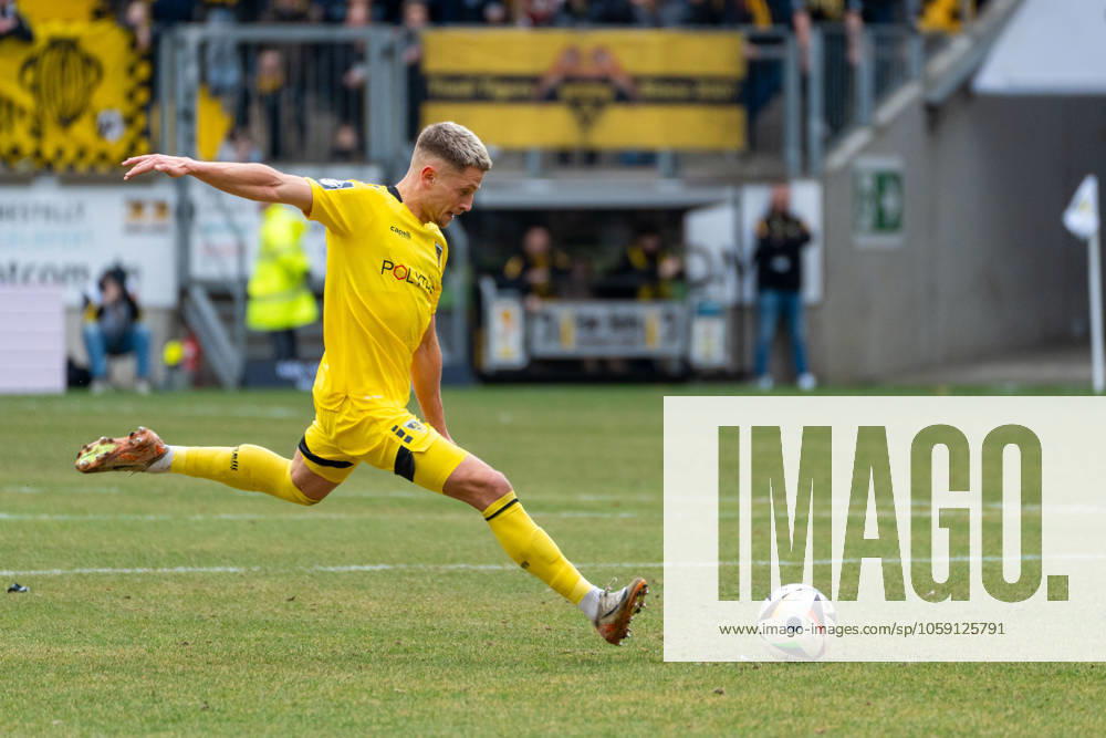 Lukas Scepanik (Alemannia Aachen, 08) TSV Alemannia Aachen vs. Borussia Dortmund II, Fussball, 3. Liga, 25. Spieltag, Saison 2024 2025, 22.02.2025 TSV Alemannia Aachen vs. Borussia Dortmund II, Fussball, 3. Liga, 25. Spieltag, Saison 2024 2025, 22.02.2025 Aachen