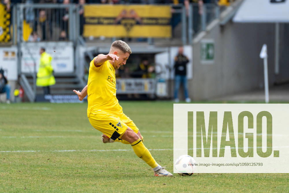 Lukas Scepanik (Alemannia Aachen, 08) TSV Alemannia Aachen vs. Borussia Dortmund II, Fussball, 3. Liga, 25. Spieltag, Saison 2024 2025, 22.02.2025 TSV Alemannia Aachen vs. Borussia Dortmund II, Fussball, 3. Liga, 25. Spieltag, Saison 2024 2025, 22.02.2025 Aachen