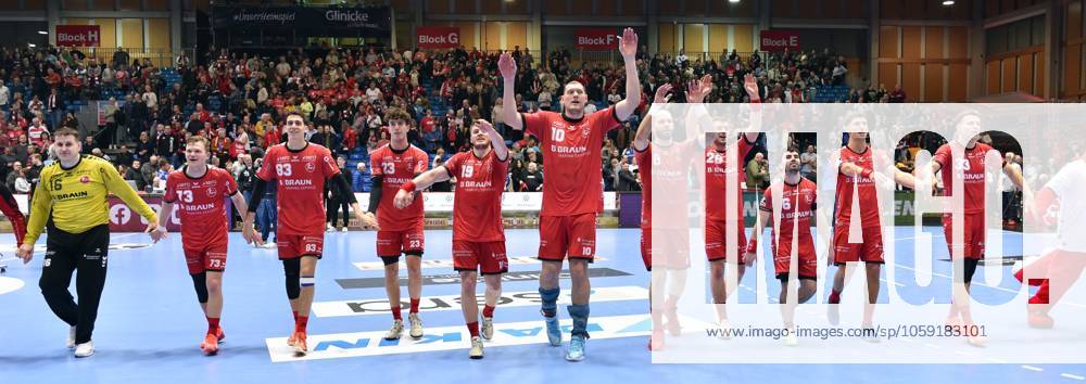Jubel Freude nach dem Sieg: Nebojsa Simic (Torwart MT Melsungen 16), Timo Kastening (MT Melsungen 73), Ian Barrufet (MT Melsungen 83), Marti Soler (MT Melsungen 23), Elvar Oern Jonsson (MT Melsungen 19), Dainis Kristopans (MT Melsungen 10), Adrian Sipos (MT Melsungen 8), Jonathan Svensson (MT Melsungen 28), Erik Balenciaga (MT Melsungen 6), Nikolaj Enderleit (MT Melsungen 4), Aaron Mensing (MT Melsungen 33) (L-R) , GER, MT Melsungen - TVB 1898 Stuttgart, Handball, 1. Bundesliga, 20. Spieltag, Saison 2024 2025, 22.02.2025, GER, MT Melsungen - TVB 1898 Stuttgart, Handball, 1. Bundesliga, 20. Spieltag, Saison 2024 2025, 22.02.2025 Kassel