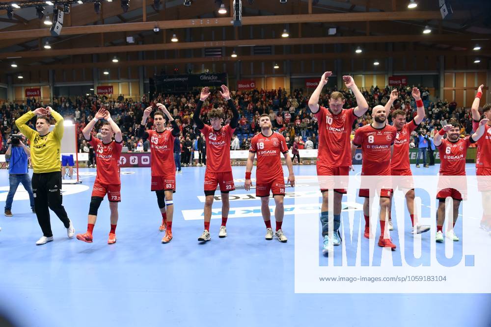 Jubel Freude nach dem Sieg: Nebojsa Simic (Torwart MT Melsungen 16), Timo Kastening (MT Melsungen 73), Ian Barrufet (MT Melsungen 83), Marti Soler (MT Melsungen 23), Elvar Oern Jonsson (MT Melsungen 19), Dainis Kristopans (MT Melsungen 10), Adrian Sipos (MT Melsungen 8), Jonathan Svensson (MT Melsungen 28), Erik Balenciaga (MT Melsungen 6), (L-R) , GER, MT Melsungen - TVB 1898 Stuttgart, Handball, 1. Bundesliga, 20. Spieltag, Saison 2024 2025, 22.02.2025, GER, MT Melsungen - TVB 1898 Stuttgart, Handball, 1. Bundesliga, 20. Spieltag, Saison 2024 2025, 22.02.2025 Kassel