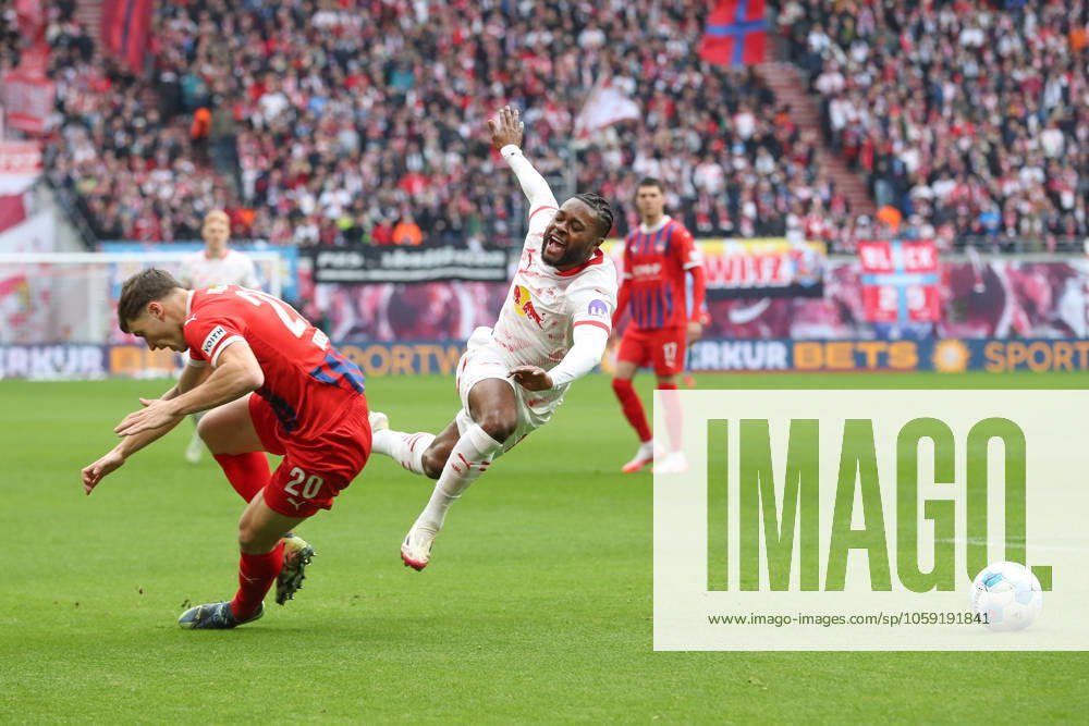 Fussball 1. Bundesliga, RB Leipzig - 1. FC Heidenheim, v.l. Luca Kerber (Heidenheim, 20), Ridle Baku (Leipzig) Zweikampf, Duell, Kampf, tackle Leipzig